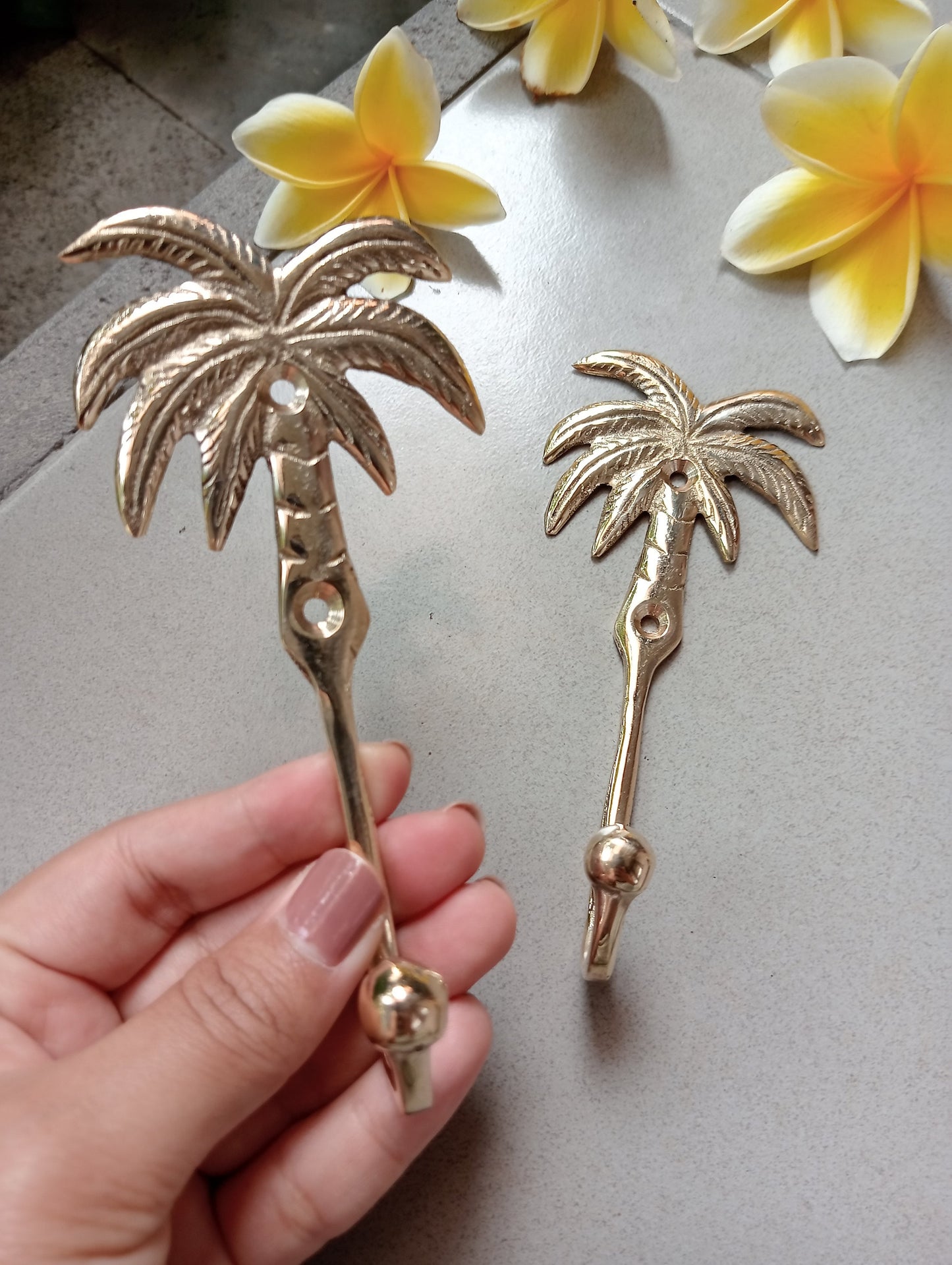 Set of 4 Brass Palm Tree Wall Hooks, Gold Palm Hooks, Tropical Coastal Decor, Boho Entryway & Bathroom Wall Hooks