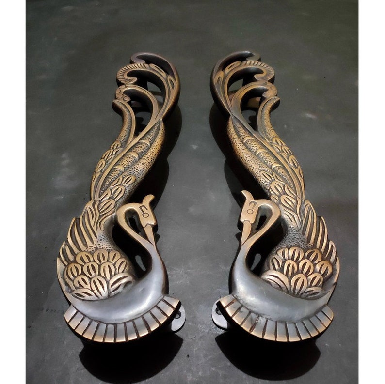 Peacock handle