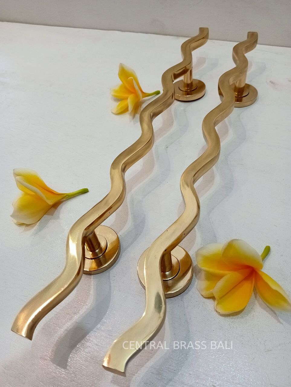 40cm Wavy Solid Brass Door Handle Pull, Wiggle Brass Closet Door Handle, Modern Luxury Wardrobe Pull, Handmade Brass Cabinet Handle