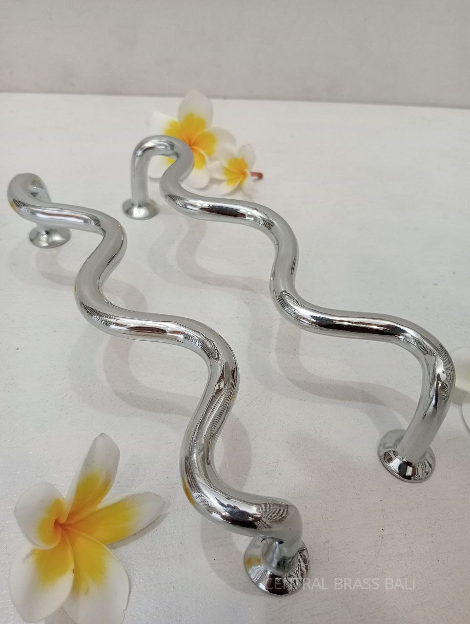 Wiggle Brass Cabinet Handle, Silver Chrome, Wavy Drawer Pull (4pcs)