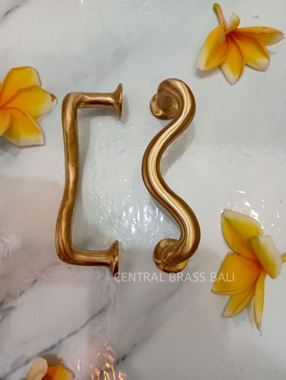 Set of 4 Wiggle Brass Cabinet Handles, 11 cm Wavy Drawer Pulls