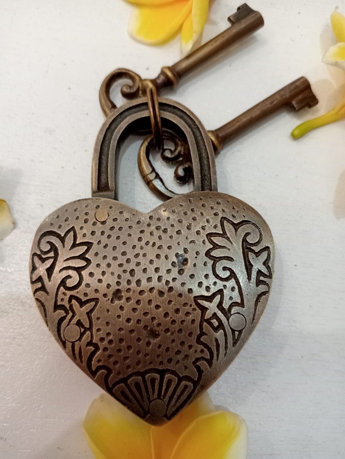 Victorian Brass Love Padlock with Skeleton Keys, Engraved Heart Lock (2 Pcs)