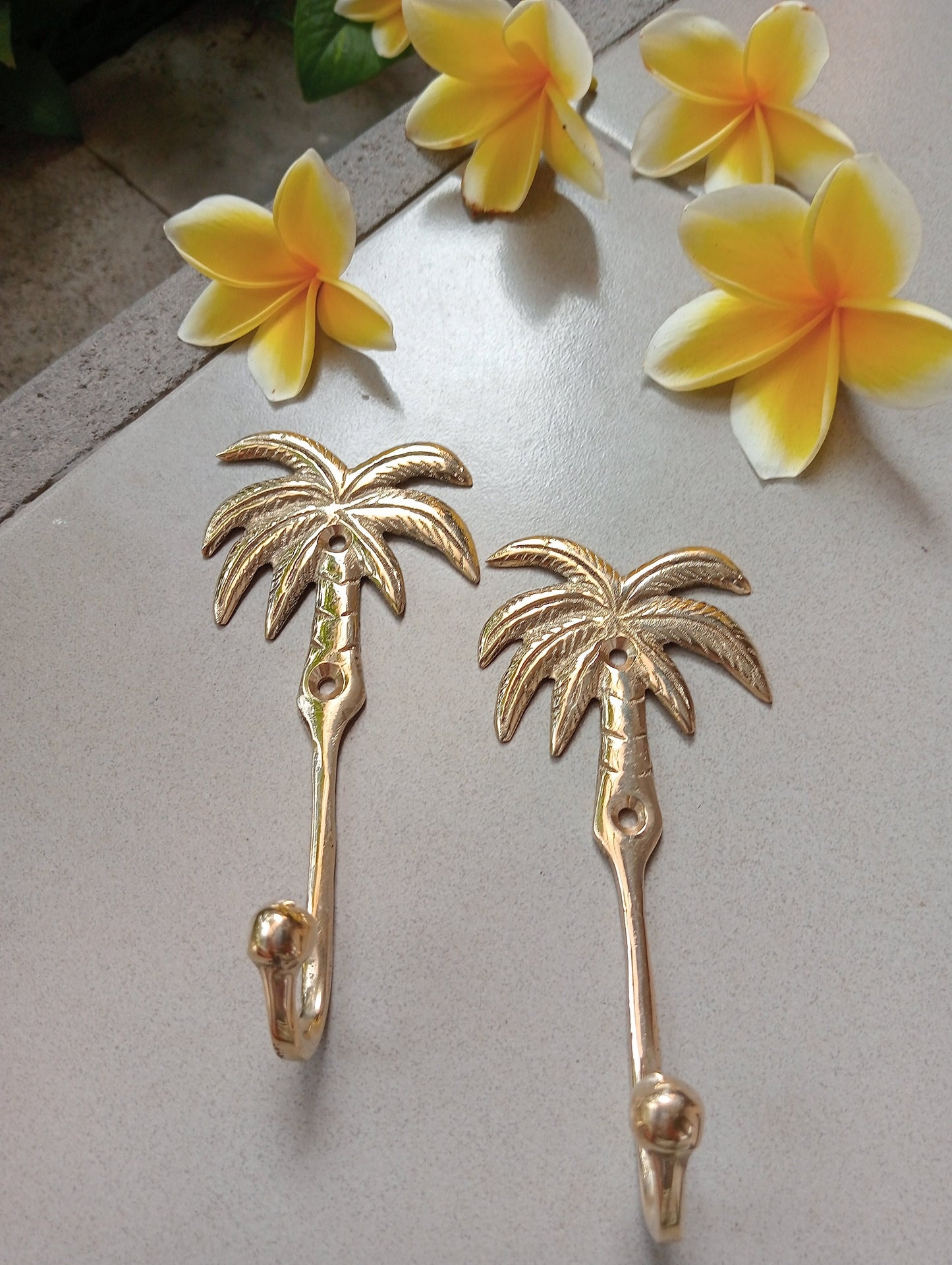Set of 4 Brass Palm Tree Wall Hooks, Gold Palm Hooks, Tropical Coastal Decor, Boho Entryway & Bathroom Wall Hooks