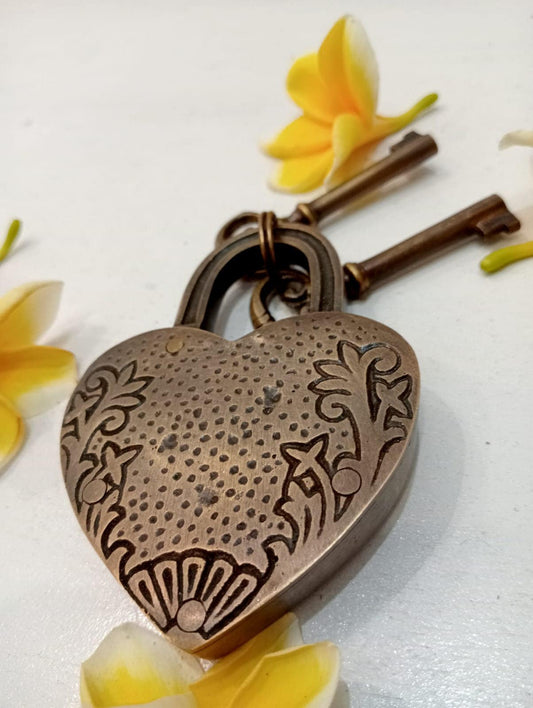 Victorian Brass Love Padlock with Skeleton Keys, Engraved Heart Lock (2 Pcs)
