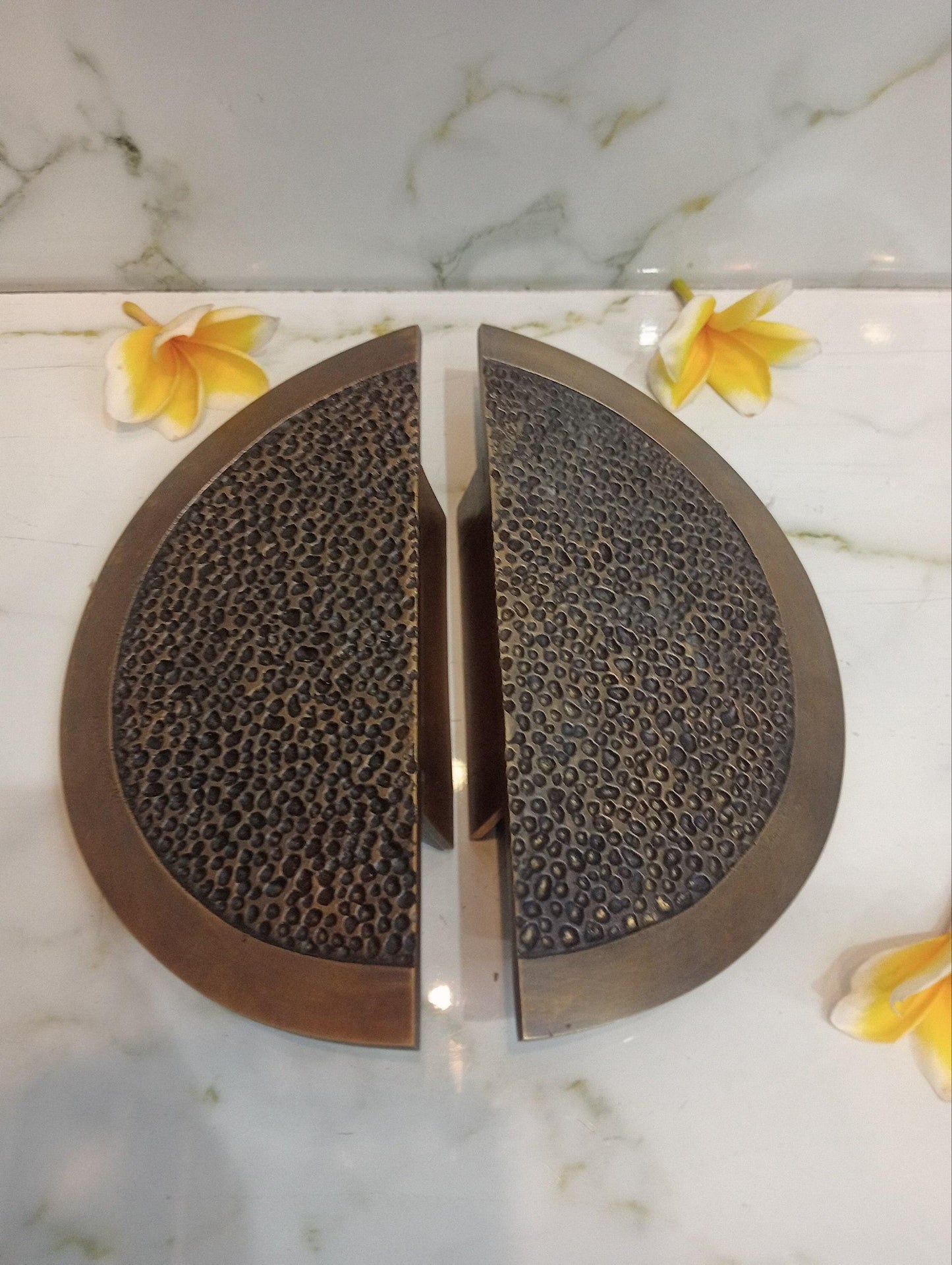 Solid Brass Circular Cabinet Pull-Hammered Round Brass Drawer Pulls –Antique Brass Dresser Drawer Handle, Furniture Hardware- 20cm