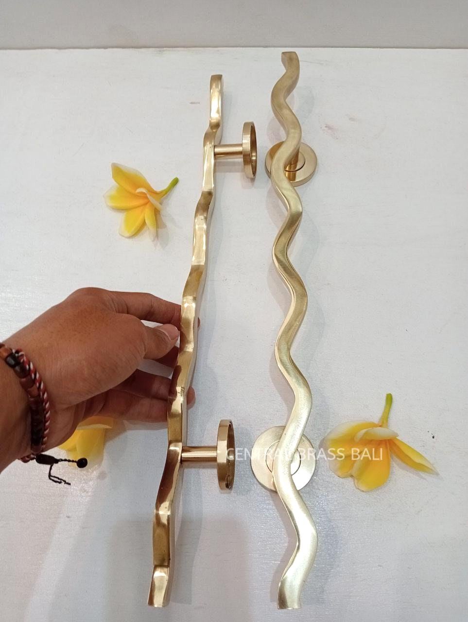 40cm Wavy Solid Brass Door Handle Pull, Wiggle Brass Closet Door Handle, Modern Luxury Wardrobe Pull, Handmade Brass Cabinet Handle