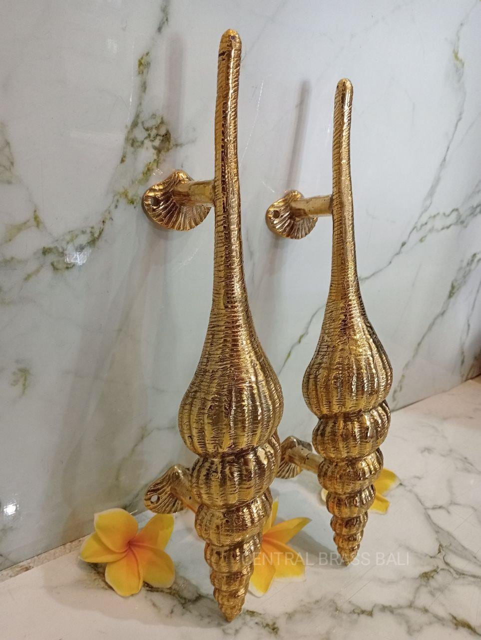 Brass Shell Door Handle Pair, Coastal Door Pulls, Nautical Beach House Hardware, Seashell Door Handles, Seaside Decor, 13.77"