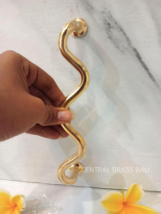 Set of 4 Shiny Brass Wiggle Cabinet Handles, Curved Drawer Pulls, Modern Brass Hardware, Sculptural Furniture Handles, 21cm