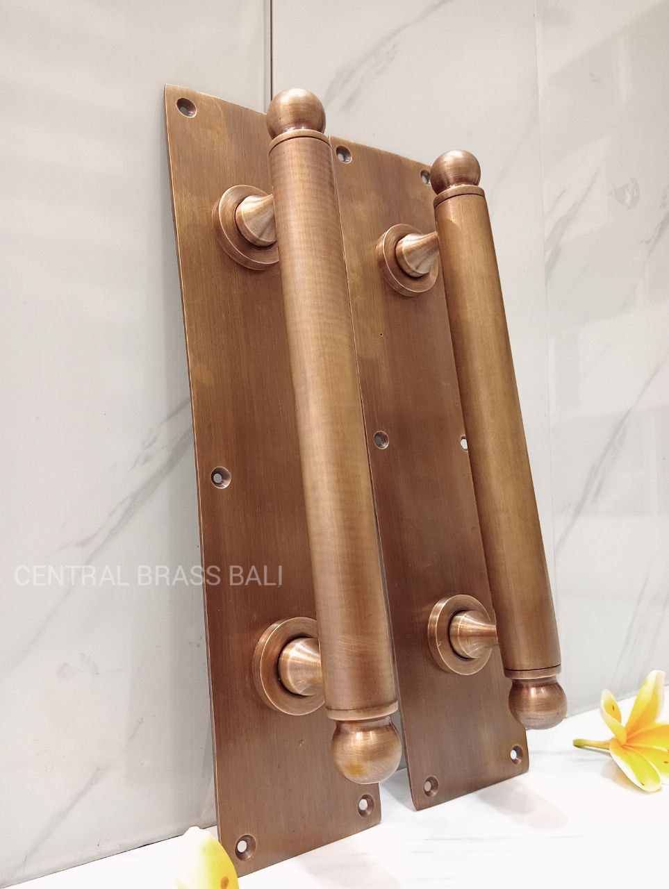 Vintage backplate handle