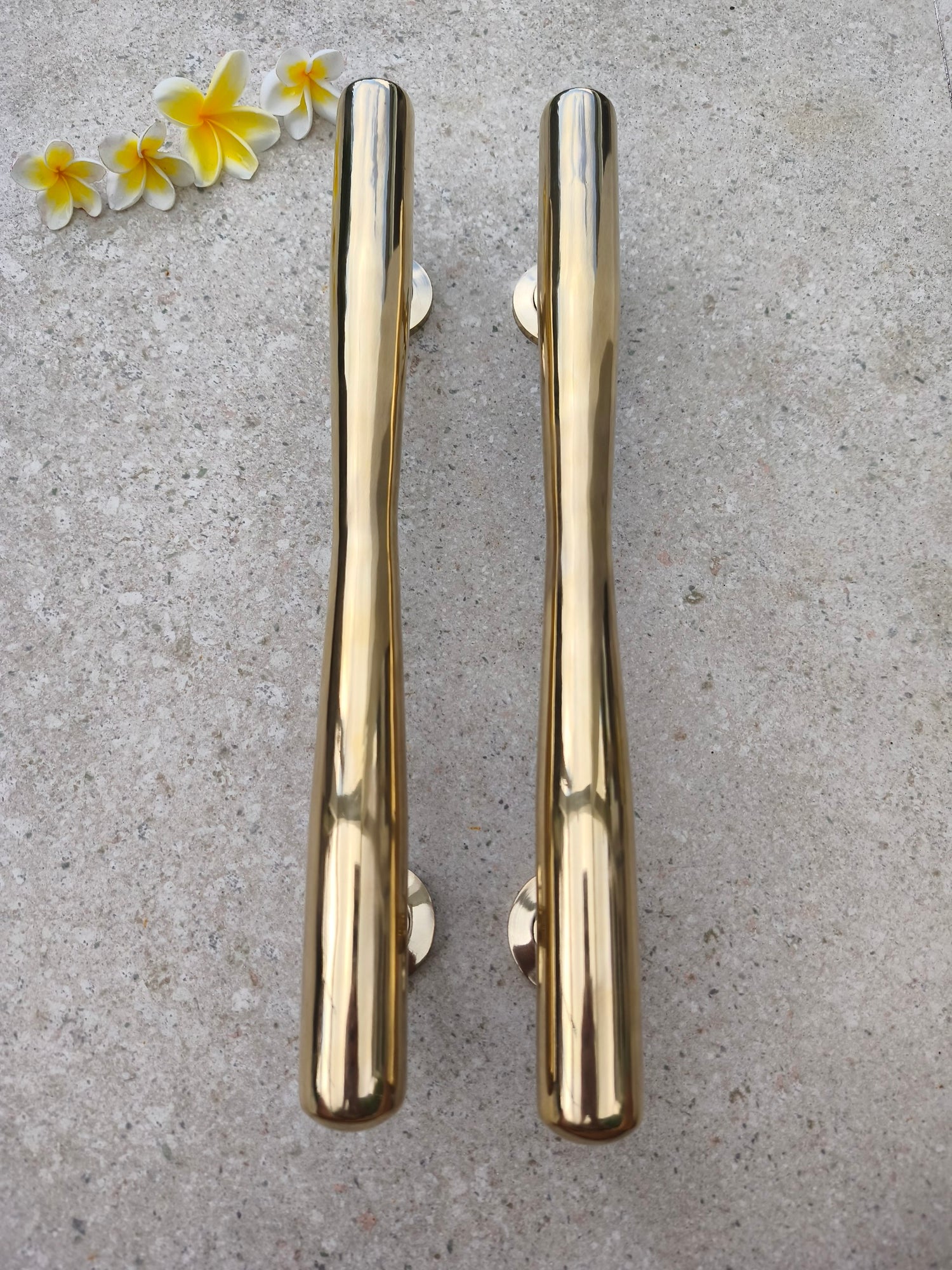 Set of 2 solid brass door handles in a polished gold finish, minimalist tapered door pulls for contemporary homes, villas and shop front doors