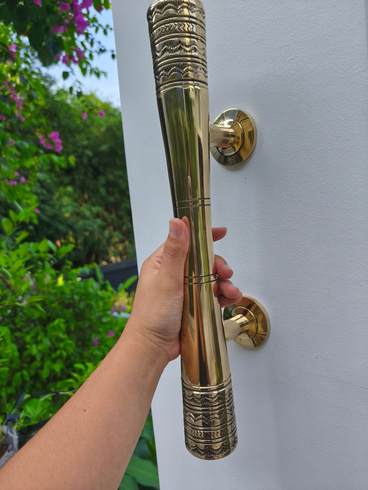 Luxury solid brass door pulls 40 cm, a pair of polished gold Victorian inspired entry door handles, heavy 3 kg brass hardware set that adds a timeless statement to front doors, gate doors and large main doors in villas, townhouses and boutique hotels