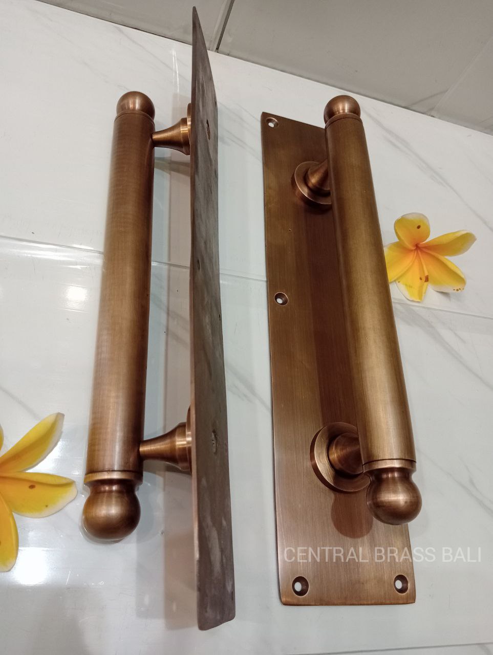 Vintage backplate handle