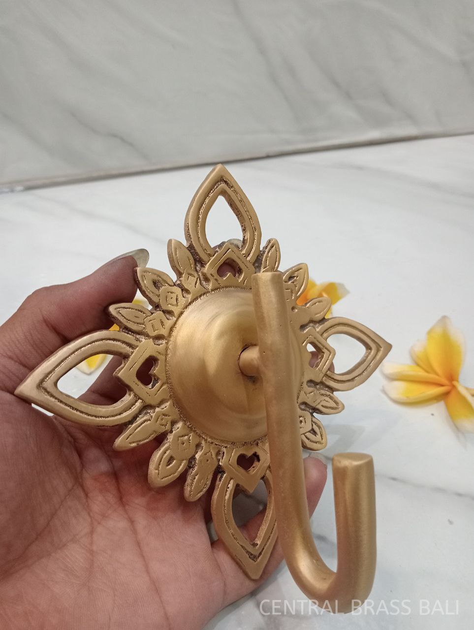 3pcs Diamond Shaped Brass Hooks