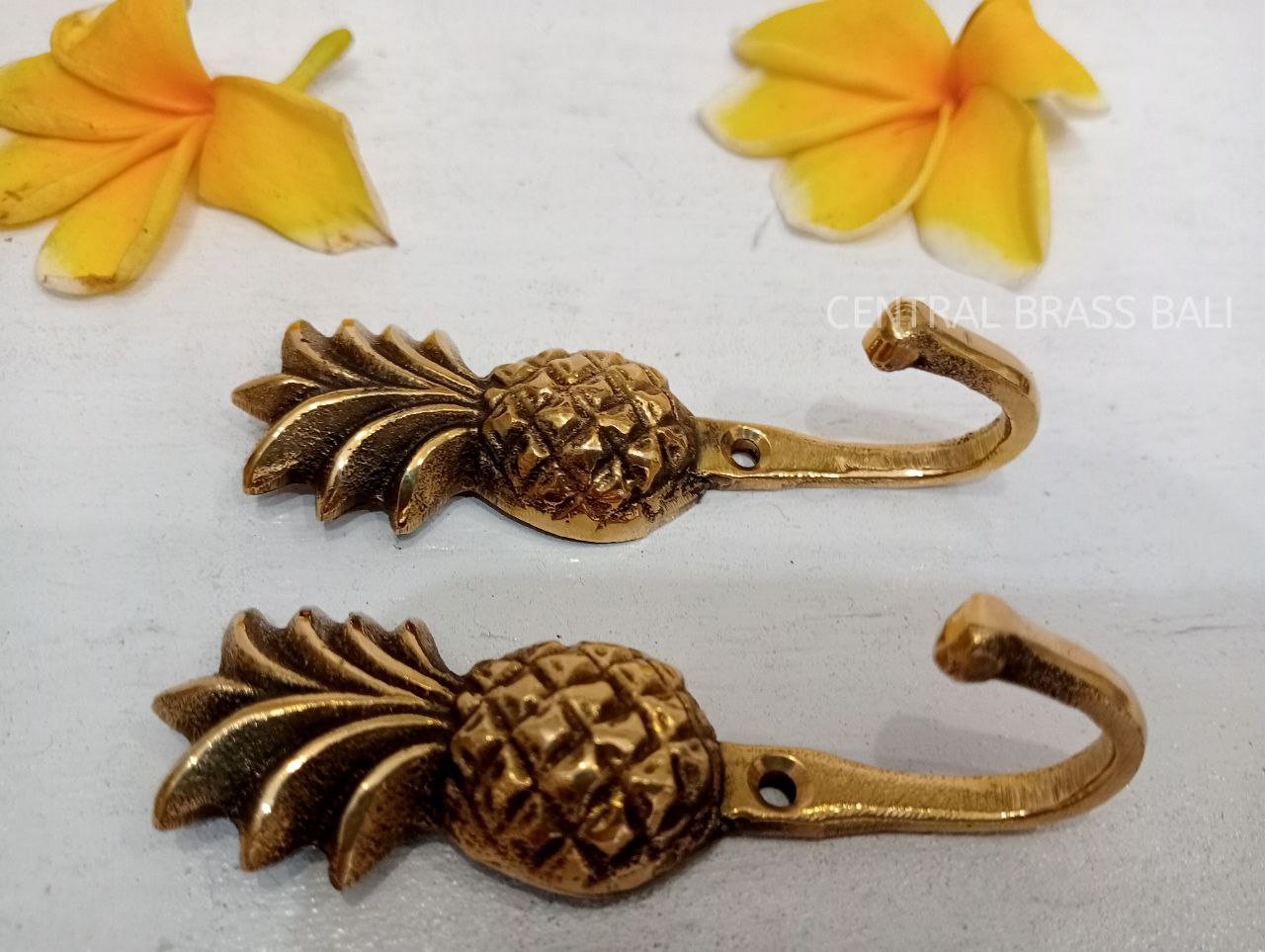 8xpcs Small pineapple Brass Hooks