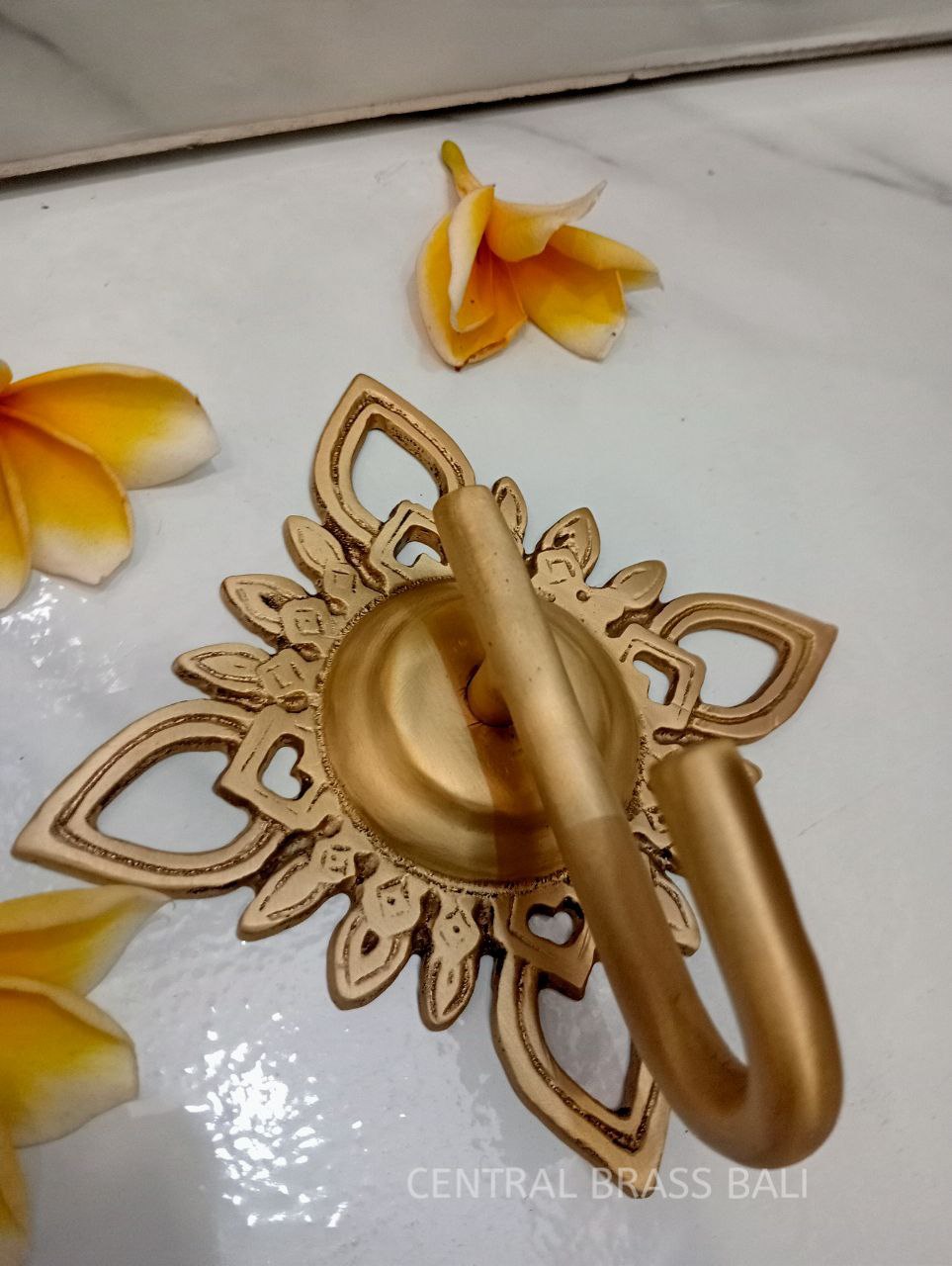 3pcs Diamond Shaped Brass Hooks