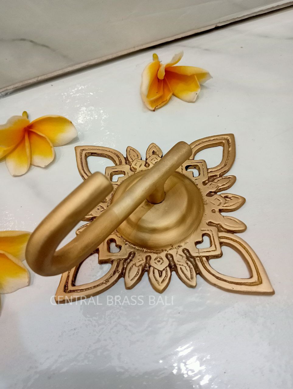 3pcs Diamond Shaped Brass Hooks