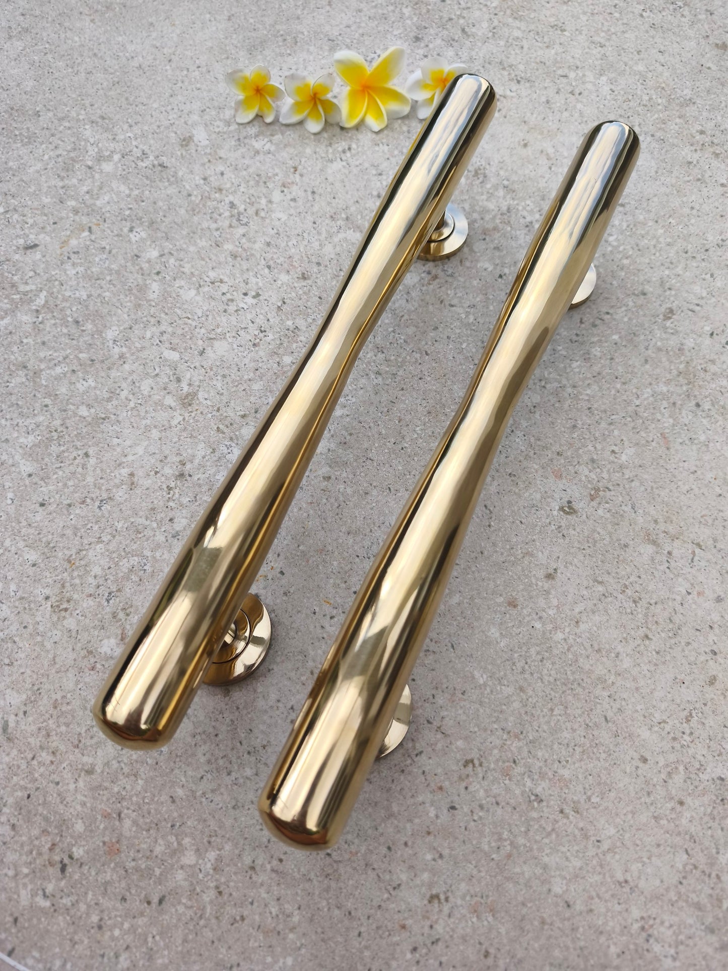 Pair of polished brass door pull handles 40 cm, modern tapered solid brass gold door pulls for front doors, double doors, barn doors and garden gates