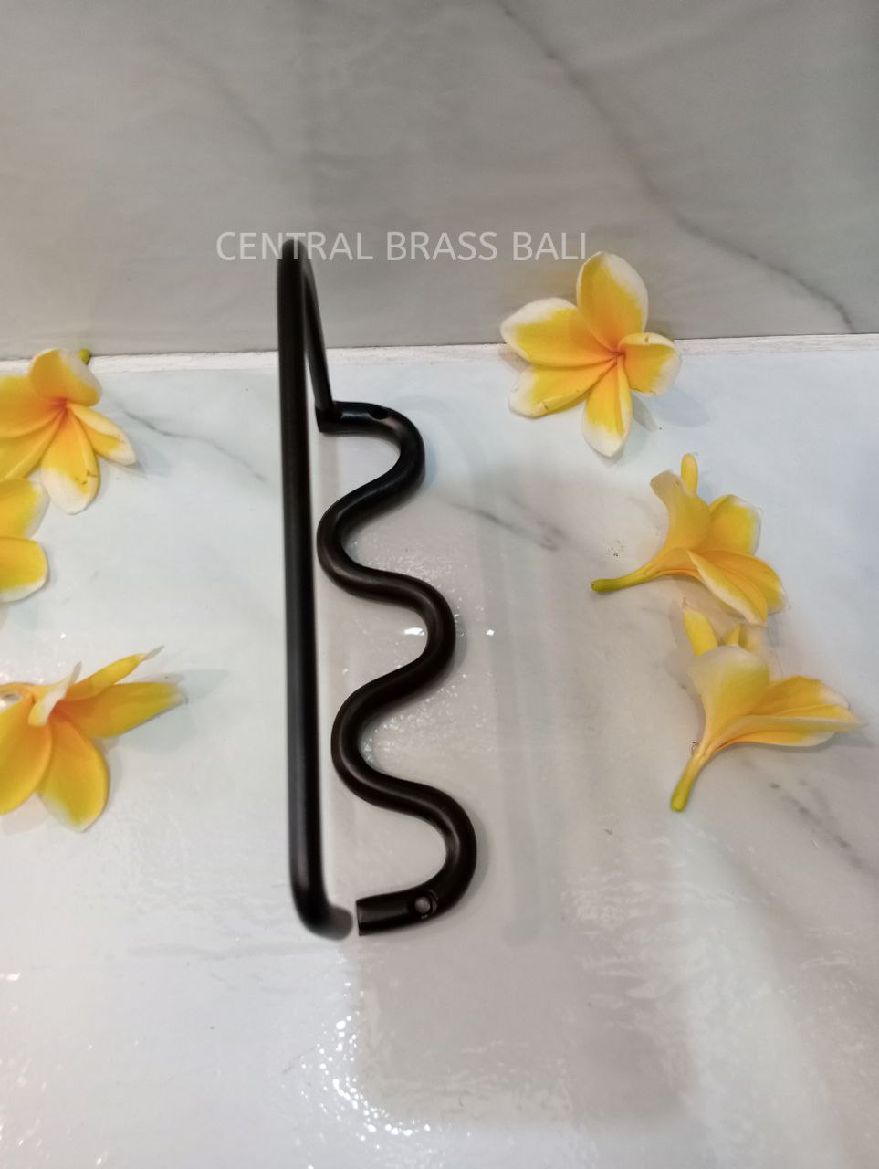 2xpcs wavy Black towel holder