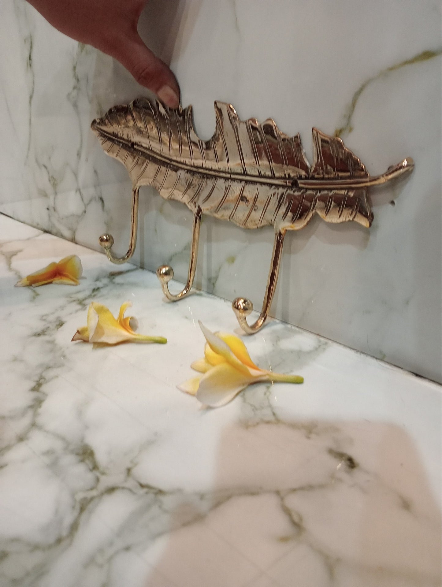 2pcs Vintage Brass Leaf Coat Hooks, Wall Mounted Solid Brass Hangers for Bathroom, Entryway, Bedroom & Towel Storage