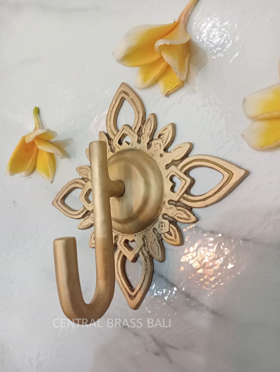 3pcs Diamond Shaped Brass Hooks