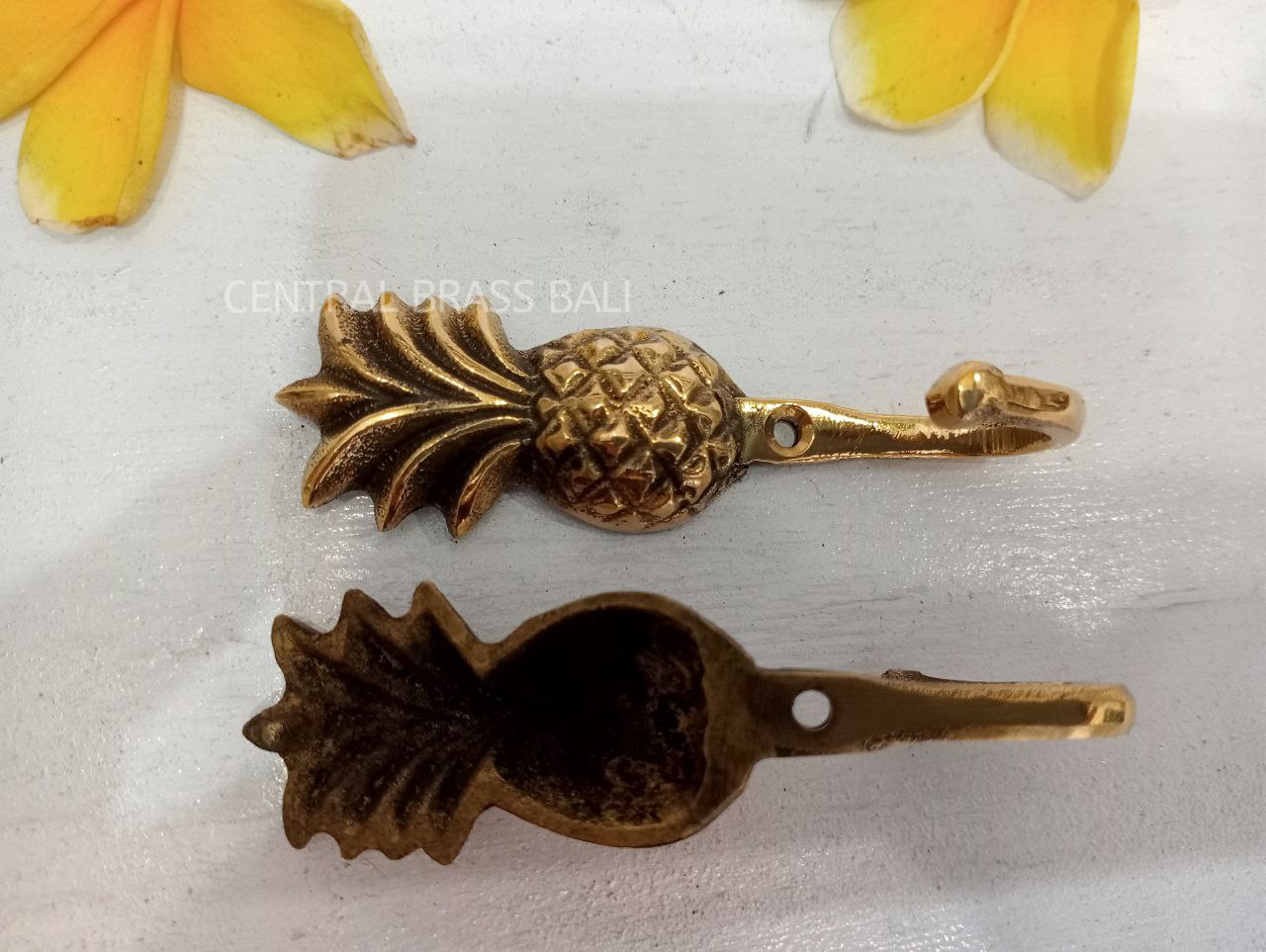 8xpcs Small pineapple Brass Hooks