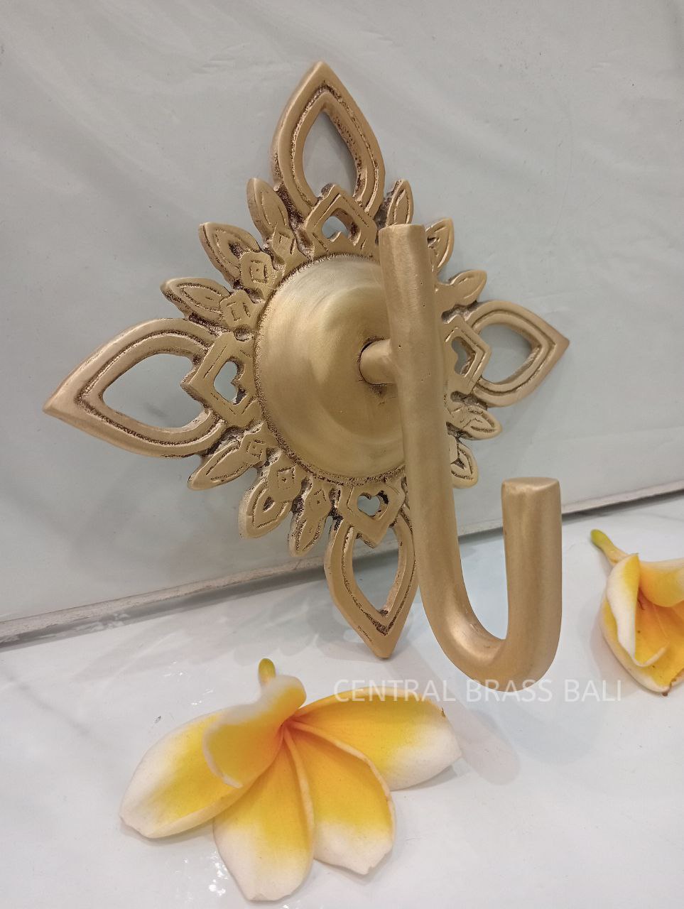 3pcs Diamond Shaped Brass Hooks