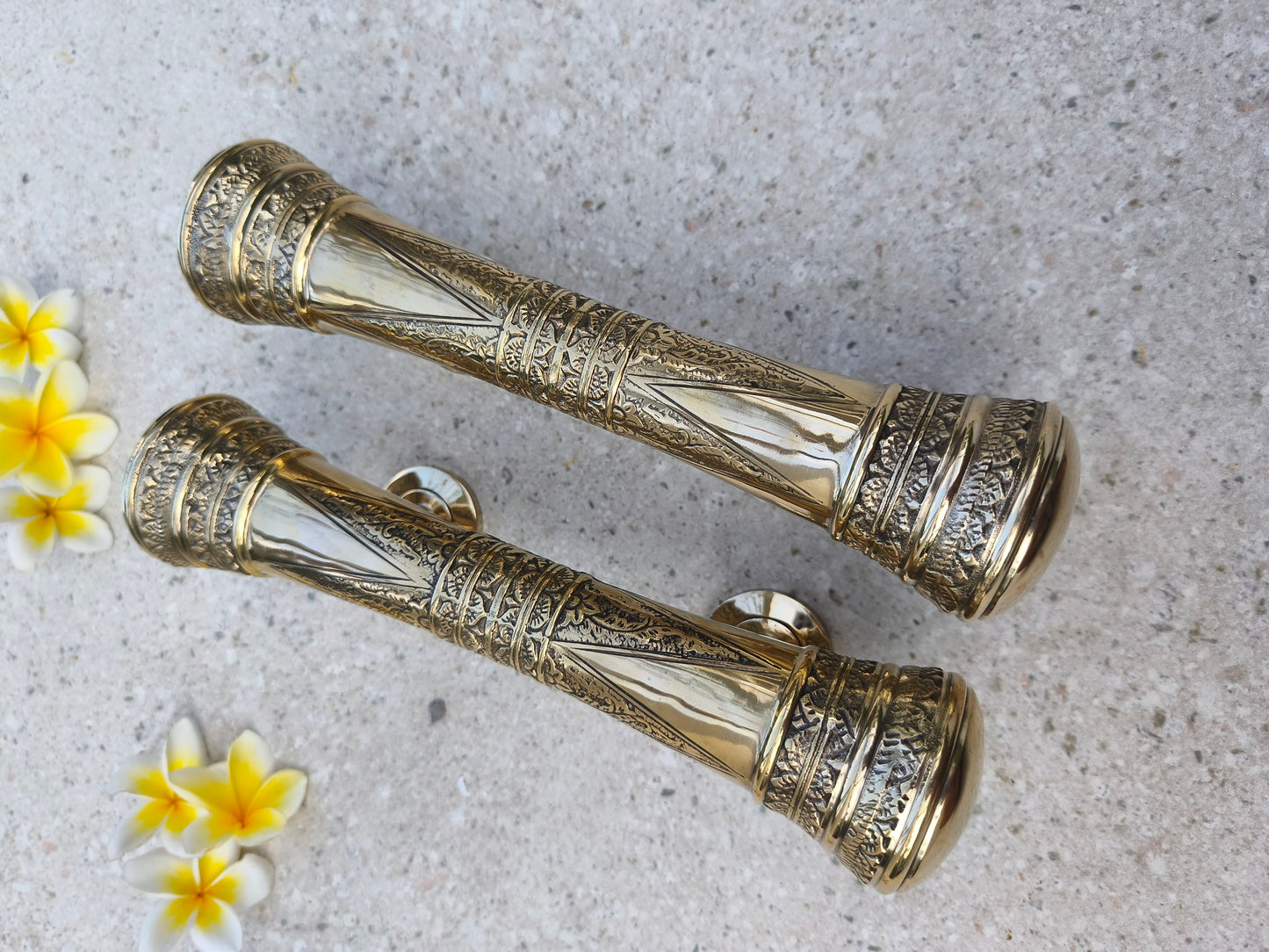 Luxury Victorian style brass door pulls, pair of gold polished door handles 30 cm, ornate solid brass main door hardware for boutique hotels, restaurants and heritage buildings