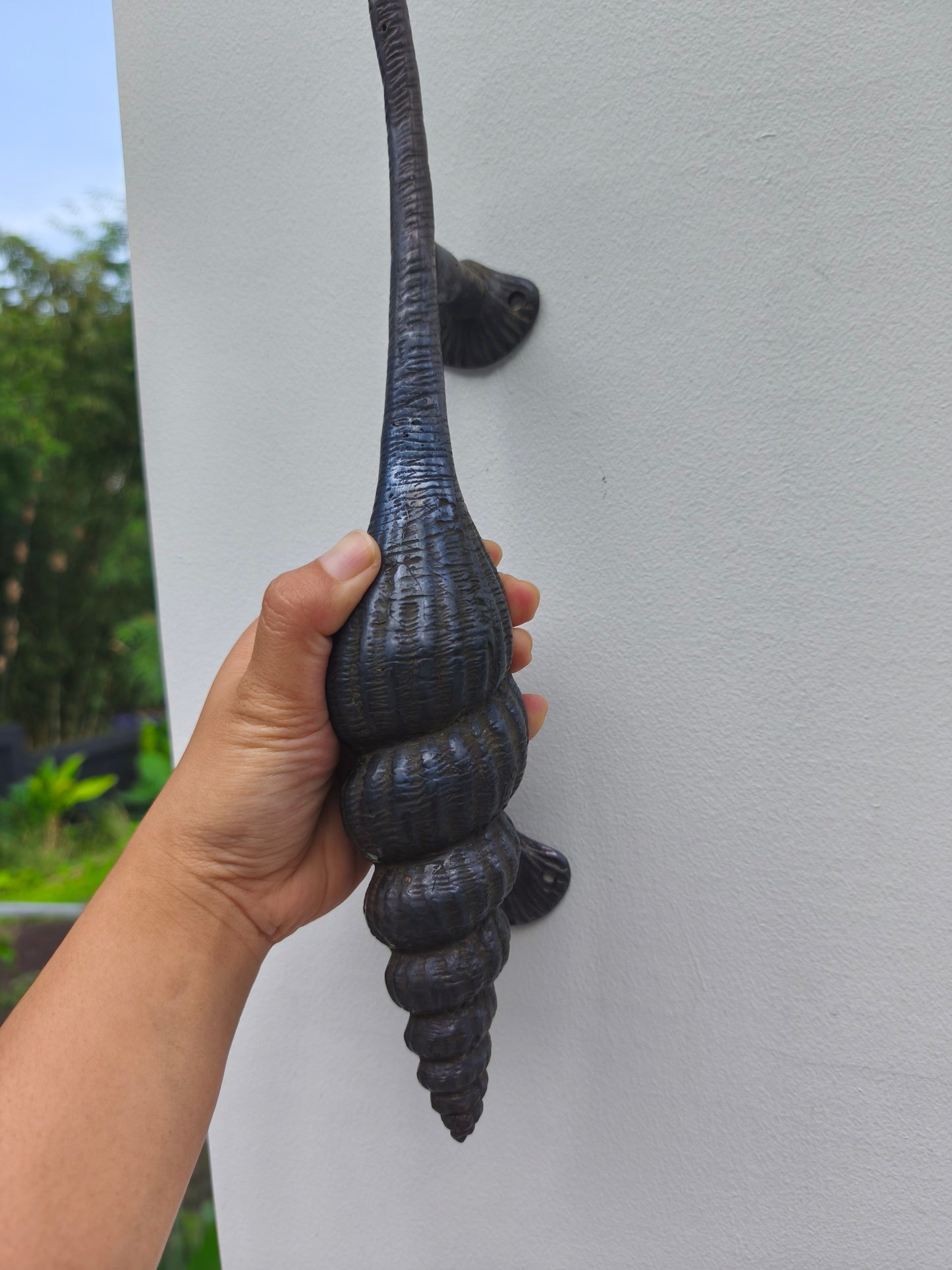 Rustic black shell door handle pair, solid brass seashell pull handles 35 cm high and 6 cm wide, statement coastal entry hardware for wooden double doors and beach house entrances