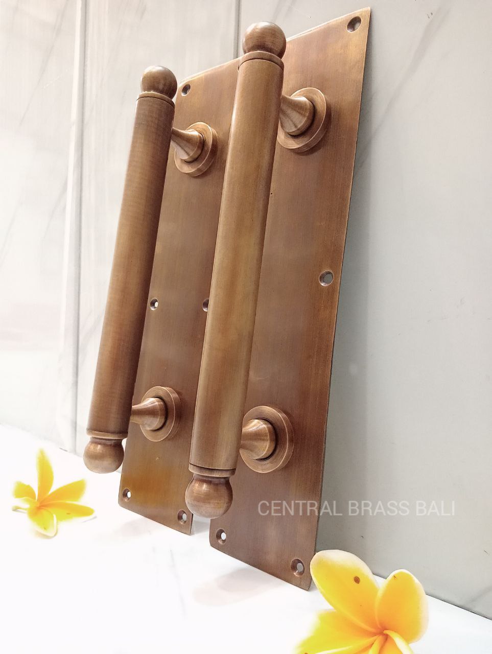 Vintage backplate handle