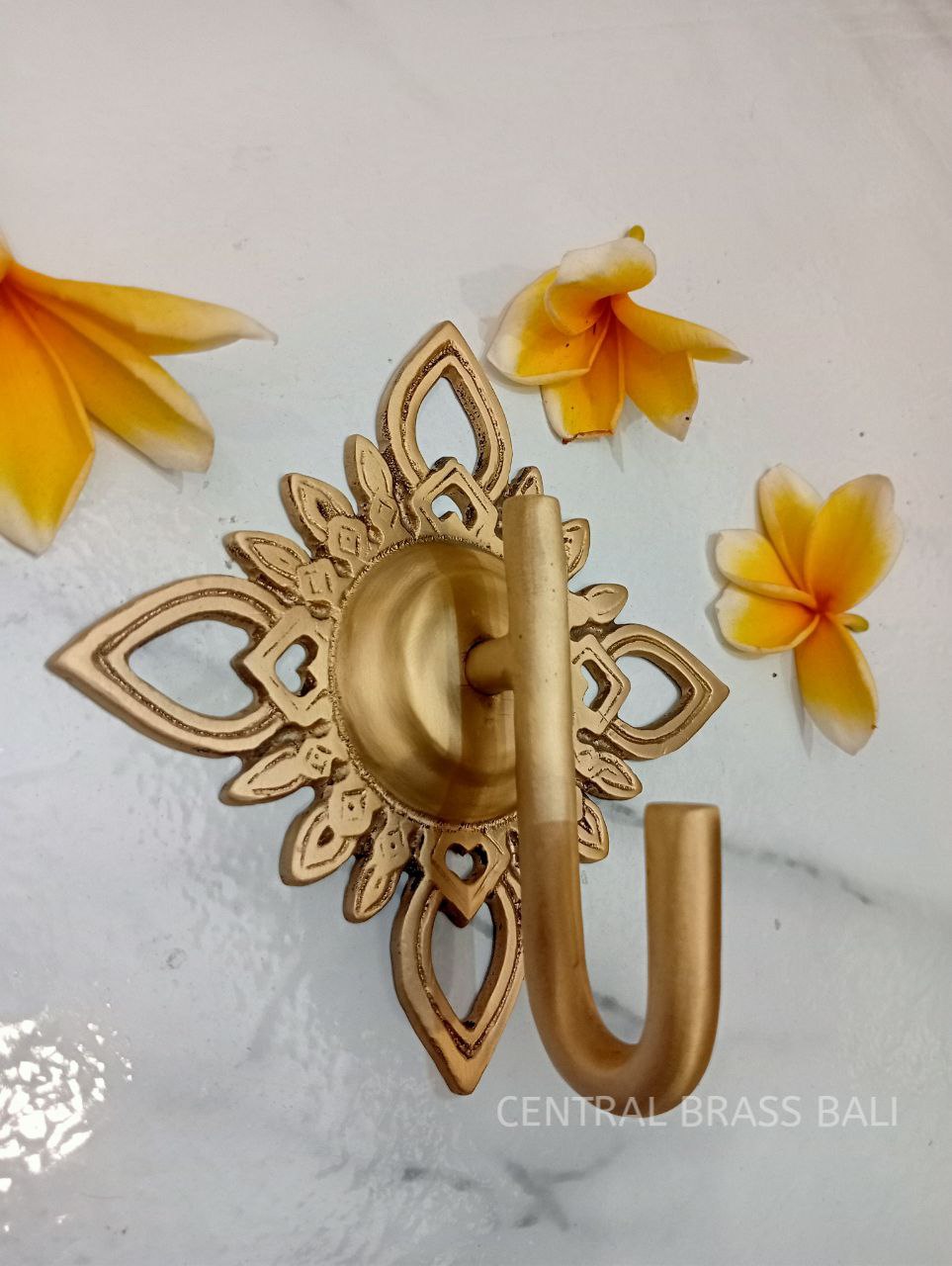 3pcs Diamond Shaped Brass Hooks